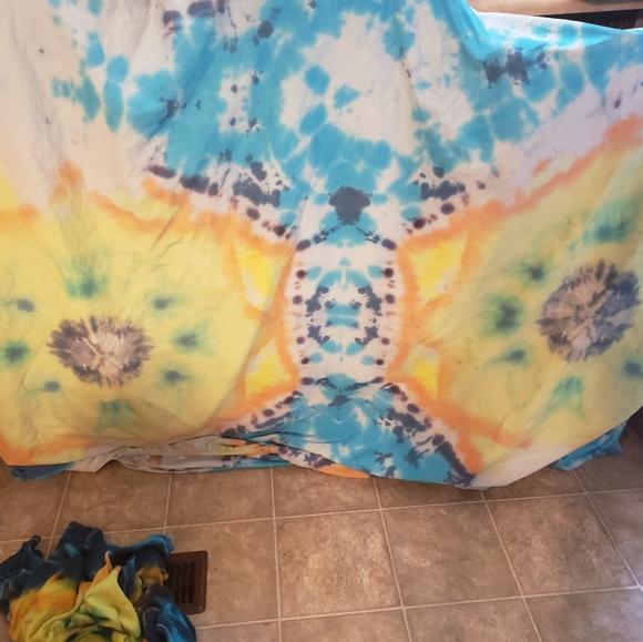 Sunflower tie dye twin sheet set - Picture 2 of 4